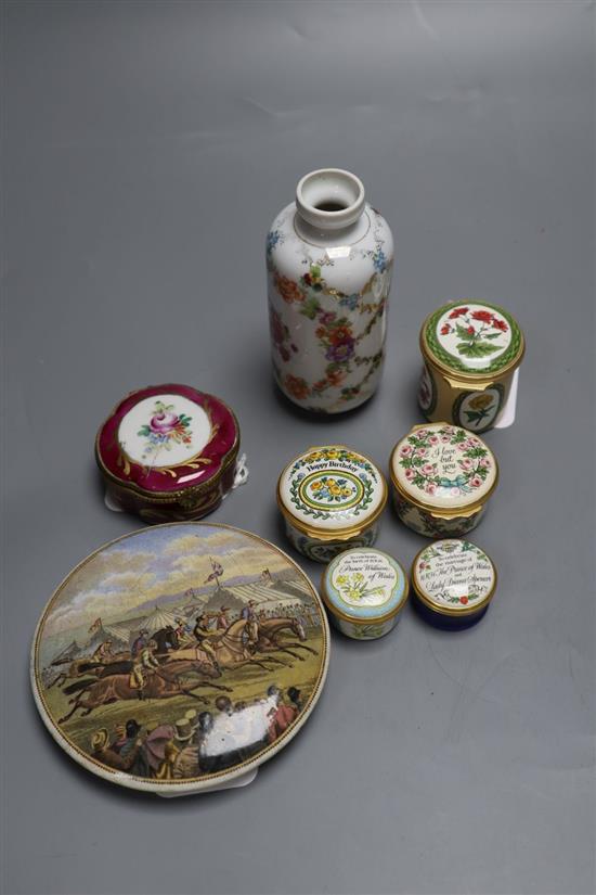 Six modern pill boxes, a pot lid and a flower-decorated vase